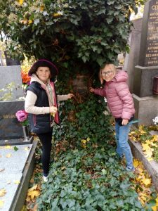 02.11.2023 – Dušičková návštěva hřbitova (IV.C) – Album - fotografie 9