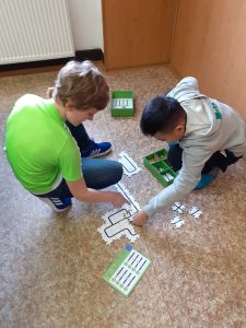28.03.2023 – Informatika_IV.D (OzoBot) – Album - fotografie 5