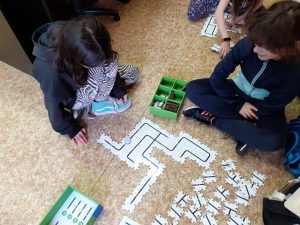 28.03.2023 – Informatika_IV.D (OzoBot) – Album - fotografie 23