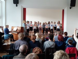 27.04.2023 – Hrabalova koťata – pěvecký sbor – Album - fotografie 6