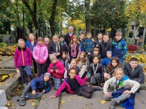 02.11.2023 – Dušičková návštěva hřbitova (IV.C) – Album - fotografie 13
