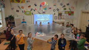 20.02.2016 – Zeměpisný projekt – PLASTIC OCEAN (6.ABC) – Album