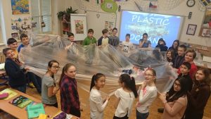 20.02.2016 – Zeměpisný projekt – PLASTIC OCEAN (6.ABC) – Album - fotografie 2