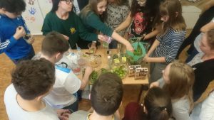 20.03.2017 – Zeměpisný workshop – karibské koktejly (7.ABC) – Album - fotografie 18