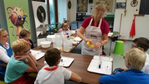 20.10.2017 – Kids Lab Abrakadabra – Chytří gurmáni z 5.C – Album - fotografie 13