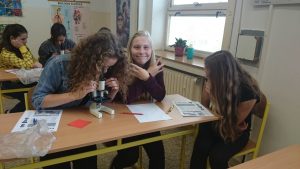 22.10.2015 – Team Teaching: Vzhůru do atmosféry (9.A + 9.B) – Album - fotografie 18