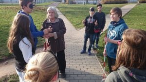 13.11.2015 – Nevidíme, neslyšíme, ale cítíme – workshop (8.B) – Album - fotografie 13