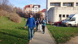 13.11.2015 – Nevidíme, neslyšíme, ale cítíme – workshop (8.B) – Album - fotografie 15