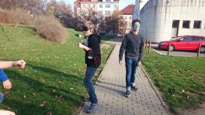 13.11.2015 – Nevidíme, neslyšíme, ale cítíme – workshop (8.B) – Album - fotografie 18