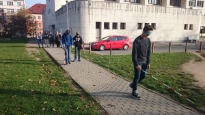 13.11.2015 – Nevidíme, neslyšíme, ale cítíme – workshop (8.B) – Album - fotografie 24