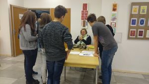 13.11.2015 – Nevidíme, neslyšíme, ale cítíme – workshop (8.B) – Album - fotografie 29