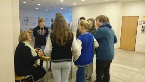 13.11.2015 – Nevidíme, neslyšíme, ale cítíme – workshop (8.B) – Album - fotografie 30