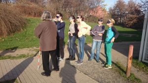 13.11.2015 – Nevidíme, neslyšíme, ale cítíme – workshop (8.B) – Album - fotografie 32