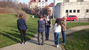13.11.2015 – Nevidíme, neslyšíme, ale cítíme – workshop (8.B) – Album - fotografie 36