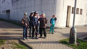 13.11.2015 – Nevidíme, neslyšíme, ale cítíme – workshop (8.B) – Album - fotografie 38