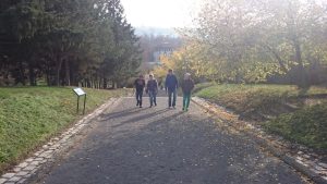 13.11.2015 – Nevidíme, neslyšíme, ale cítíme – workshop (8.B) – Album - fotografie 50