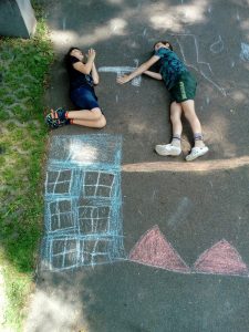 29.06.2021 – Malování na chodníku 3.B – Album - fotografie 11