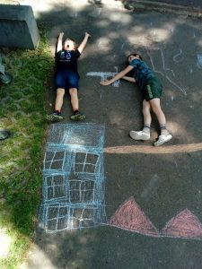 29.06.2021 – Malování na chodníku 3.B – Album - fotografie 12