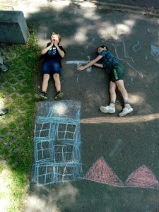 29.06.2021 – Malování na chodníku 3.B – Album - fotografie 13