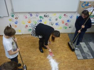 12.03.2015 – Workshop „Péče o zuby“ – přírodověda (5.B) – Album - fotografie 24