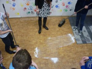 12.03.2015 – Workshop „Péče o zuby“ – přírodověda (5.B) – Album - fotografie 27
