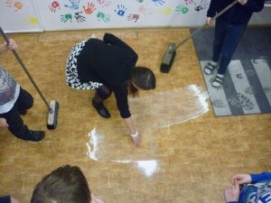 12.03.2015 – Workshop „Péče o zuby“ – přírodověda (5.B) – Album - fotografie 28