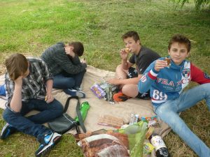 24.06.2015 – Závěrečný piknik ve Stromovce (7.B + 8.B) – Album - fotografie 5