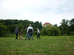 24.06.2015 – Závěrečný piknik ve Stromovce (7.B + 8.B) – Album - fotografie 18
